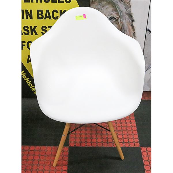 WHITE CHAIR
