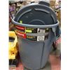 Image 1 : RUBBERMAID COMMERCIAL BRUTE TRASH CONTAINER
