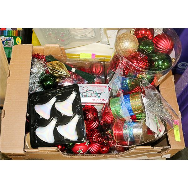 LOT OF CHRISTMAS BALLS