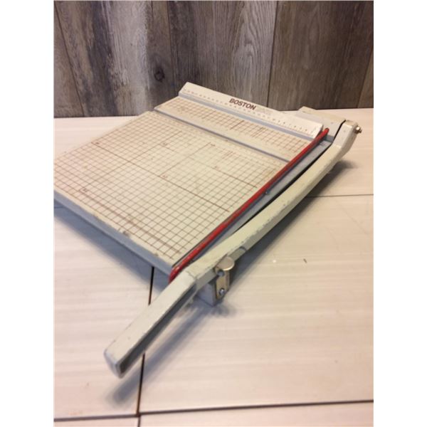 BOSTON 2652 PAPER CUTTER