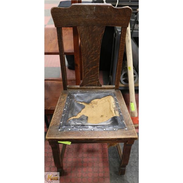 ANTIQUE WOOD CHAIR