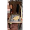 Image 1 : ANTIQUE WOOD CHAIR