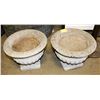 Image 1 : 2 CONCRETE GARDEN URNS