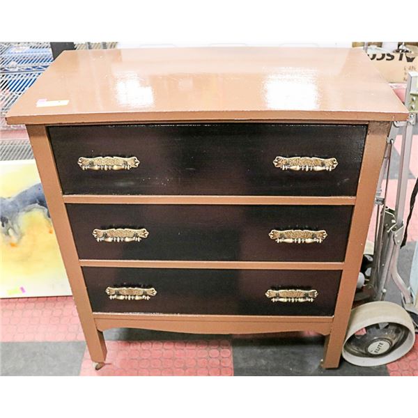 VINTAGE SOLID WOOD 3-DRAWER ROLLING DRESSER -