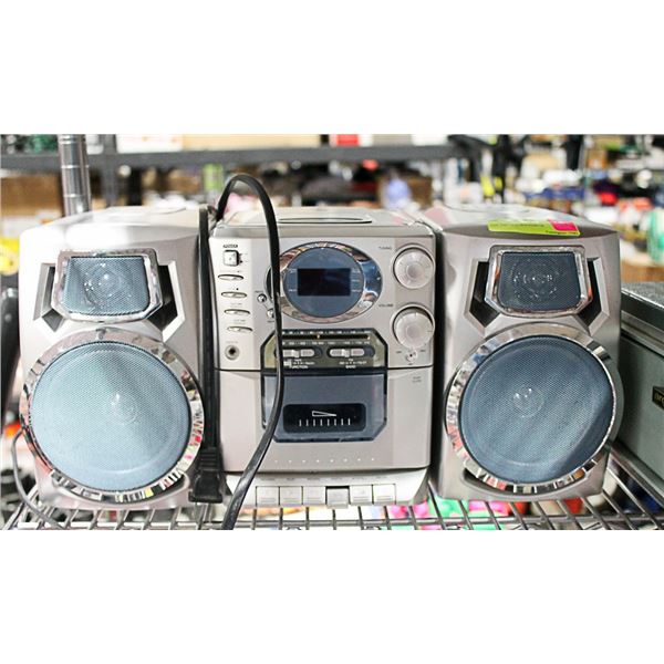 CD/ AM / FM BOOMBOX