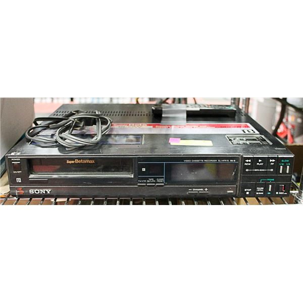 VINTAGE SUPER BETAMAX VIDEO PLAYER & REMOTE