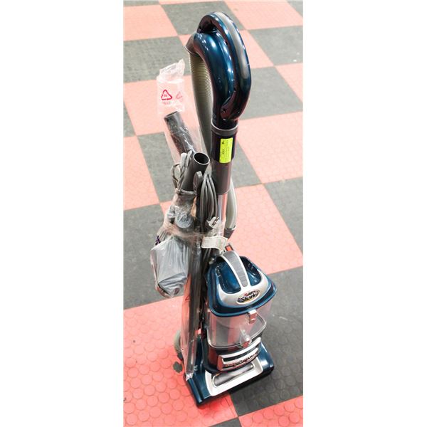 SHARK NAVIGATOR VACCUM WITH ATTACHMENTS UPRIGHT
