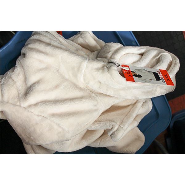 NEW 32 HEAT WOMEN'S PLUSH HOODIE SIZE: XXL
