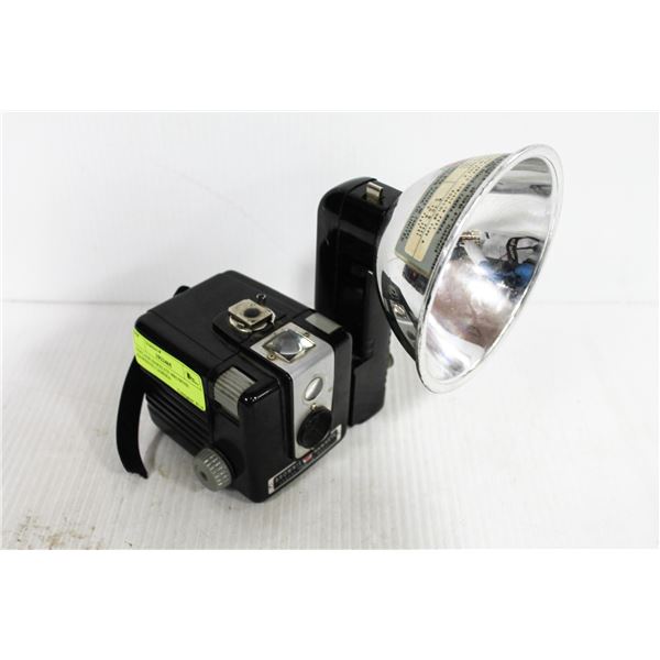 VINTAGE BAKELITE BROWNIE HAWKEYE CAMERA