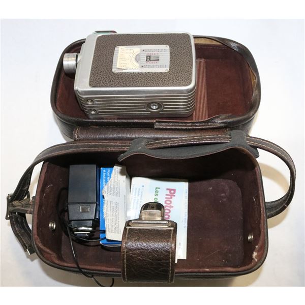 VINTAGE KODAK BROWNIE W/ BAG AND ACCESSORIES