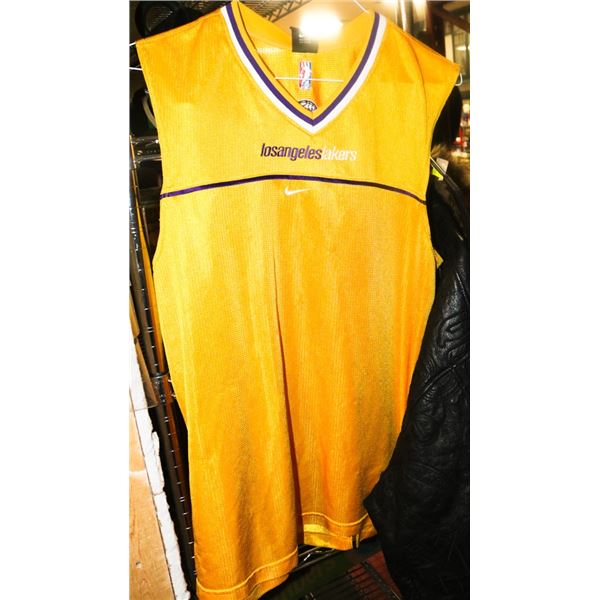 LOS ANGELES LAKERS NIKE JERSEY SIZE MEDIUM