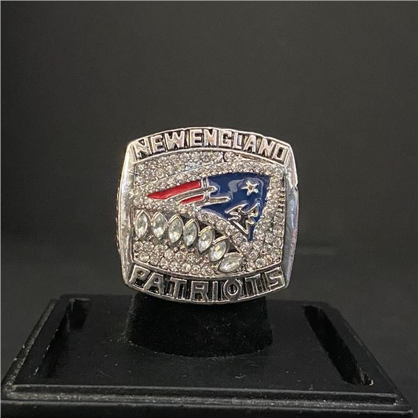 NEW ENGLAND PATRIOTS N.F.L 2011 "BRADY" CHAMPIONSHIP REPLICA RING (ref654)