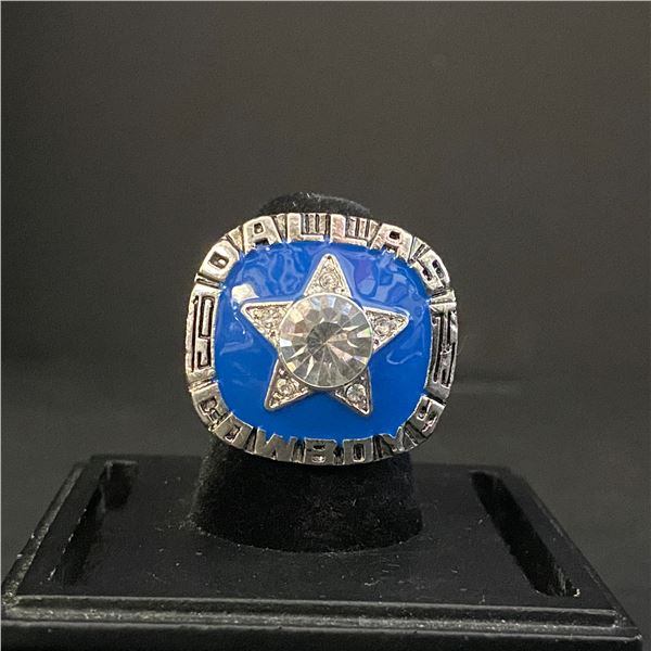 DALLAS COWBOYS N.F.L 1975 "STAUBACH" CHAMPIONSHIP REPLICA RING (ref675)