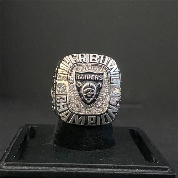 OAKLAND RAIDERS N.F.L 2015 "RAIDERS" CHAMPIONSHIP REPLICA RING (ref681)