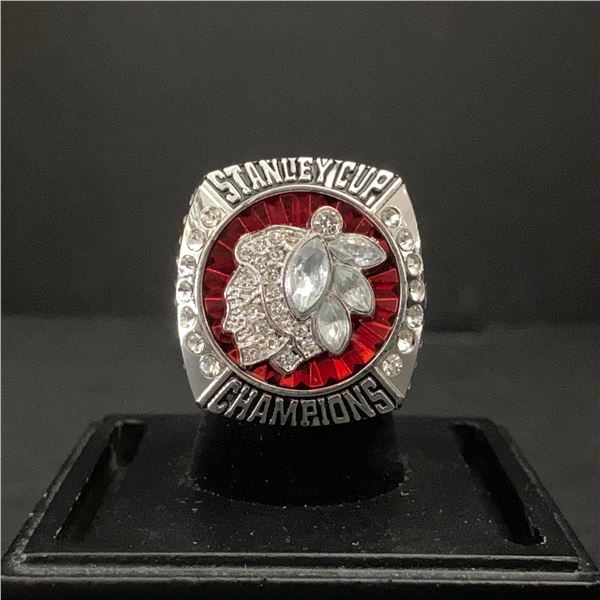 CHICAGO BLACKHAWKS N.H.L 2013 "TOEWS" CHAMPIONSHIP REPLICA RING (ref821)