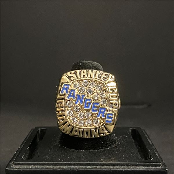 NEW YORK RANGERS N.H.L 1994 "LEETCH" CHAMPIONSHIP REPLICA RING (ref857)