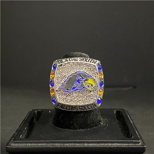 OLATHE SOUTH FALCONS 2021 "SOCCER PARENT" CHAMPIONSHIP REPLICA RING (ref990)