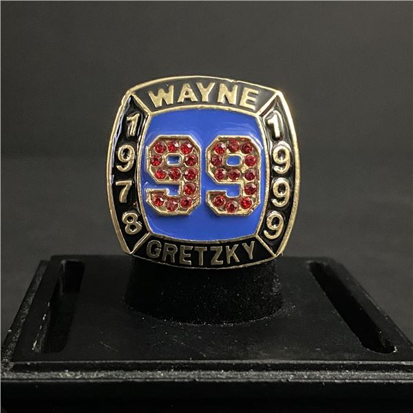 WAYNE GRETZKY 1978-1999 RETIREMENT CHAMPIONSHIP REPLICA RING (ref#413)