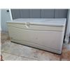 Image 1 : Large Lifetime Model 640 Deck Box Storage Unit (shows general wear and tear) 5ft x 2ft x 26"H
