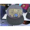 Image 10 : 6 Unused Hats, Auto Tee, Used Wooden Bat