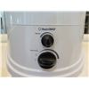Image 9 : Mini Frigidaire Ice Maker Model EFIC117-SS and NutriMill HS4.3 Flour Grinder