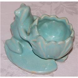 Weller Pottery Frog & Lily planter (art #1672321