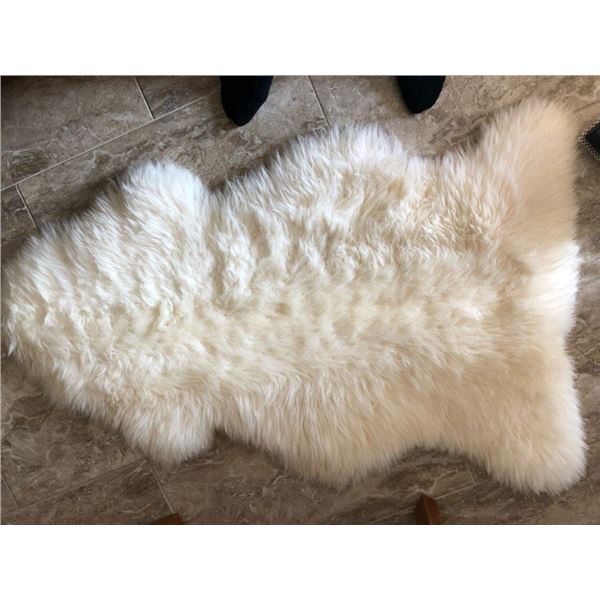 Large White Sheepskin Rug approx sixe 2' X3'