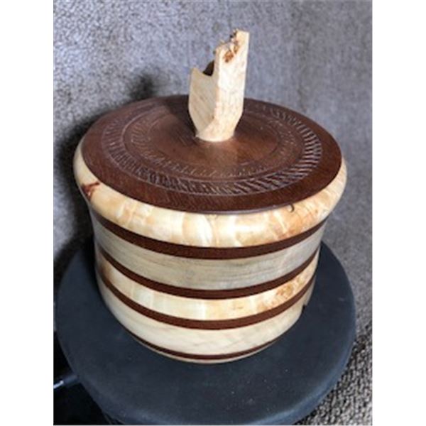 Segmented box with lid 5"high X5 1/2" wide