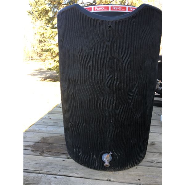 Rain Barrel - 40 gallon wood look exterior