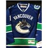 Image 2 : VANCOUVER CANUCKS TEAM SIGNED ROBERTO LUONGO JERSEY (MULTIPLE SIGNATURES)