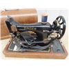 Image 2 : Portable Singer Elec Sewing Machine