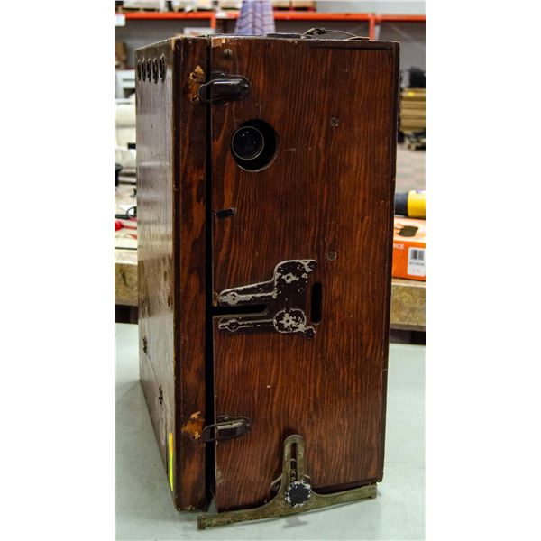 WW2 MILITARY PORTABLE FILM PROJECTOR WOODEN CASE