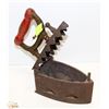 Image 4 : LARGE ANTIQUE COAL HEATED IRON WITH WOODEN HANDLE