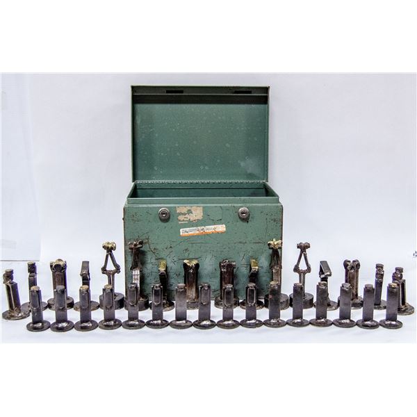 BRUTALIST METAL SCULPTED CHESS SET PIECES