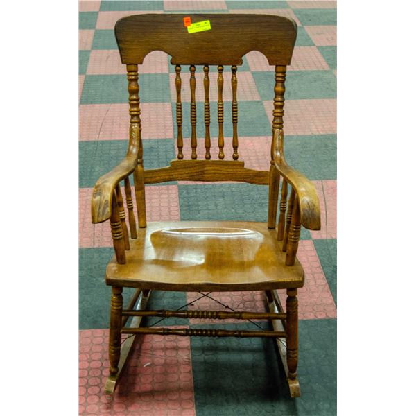 ANTIQUE WOODEN ROCKING CHAIR