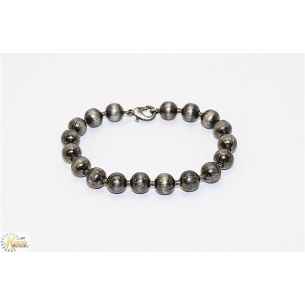 GREY BEADED BRACELET
