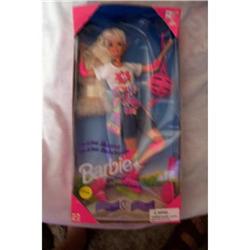 Roller Skating Barbie & Skates Mattel 1995 #1703293