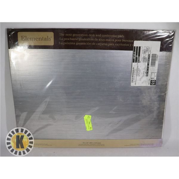 LOT OF 2 ELEMENTALS DESK AND CONFERENCE PAD