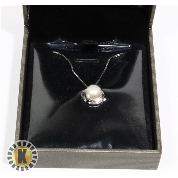 .925 SILVER CHAIN  AND FRESH WATER PEARL PENDANT