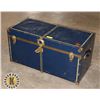 Image 2 : METAL BLUE WITH BRASS ACCENTS TRUNK