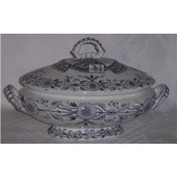 LIDDED BLUE AND WHITE TUREEN AND 3 BELLS OF GLASGOW LIDDED ASHETS