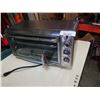Image 2 : Black and Decker large capacity air fry convection oven working