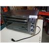 Image 2 : Black and Decker large capacity air fry convection oven working