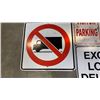 Image 4 : 4 METAL PARKING SIGNS