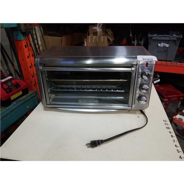Black and Decker large capacity air fry convection oven working