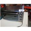 Image 2 : Black and Decker large capacity air fry convection oven working