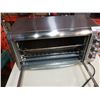 Image 3 : Black and Decker large capacity air fry convection oven working
