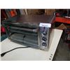 Image 2 : Black and Decker large capacity air fry convection oven working
