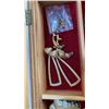 Image 13 : Jewelry box with contents, 4 rings and 2 necklaces
