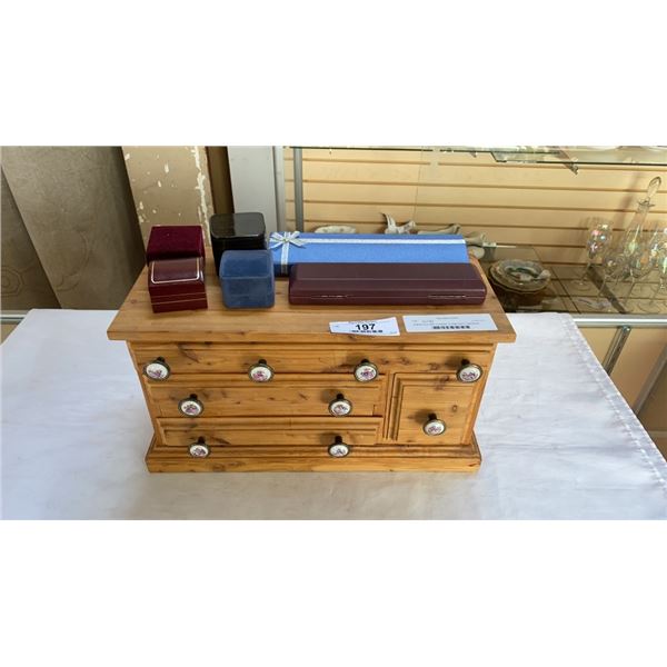 Jewelry box with contents, 4 rings and 2 necklaces